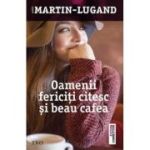 Oamenii fericiţi citesc şi beau cafea